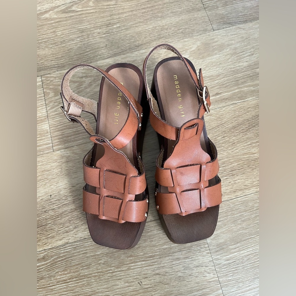 MADDEN GIRL Brown Platform Sandals - Picture 5 of 7
